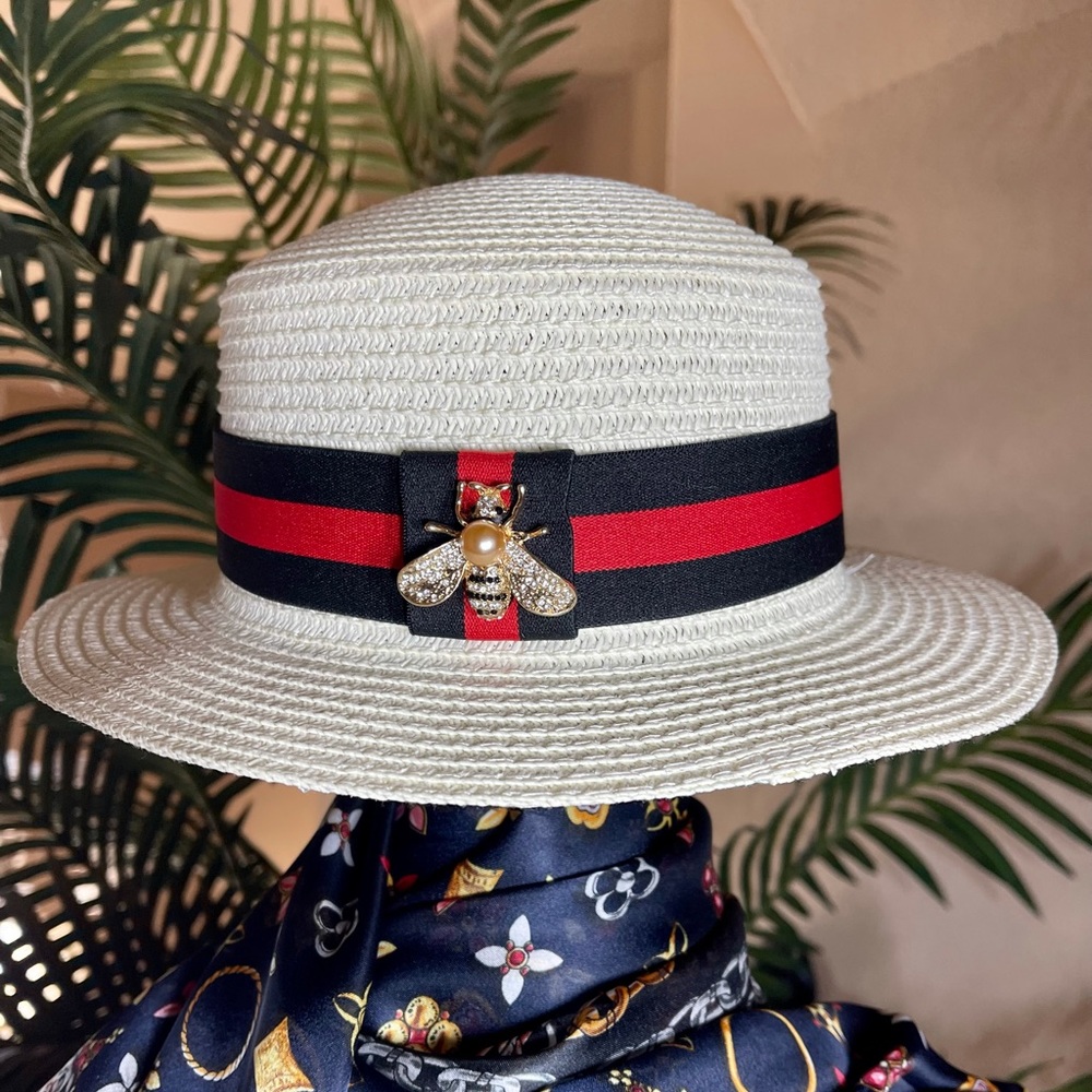 White Hat With Red & Blue Band. Gold Pearl & Dazzle Bee Broach On Side - Picture 4 of 7